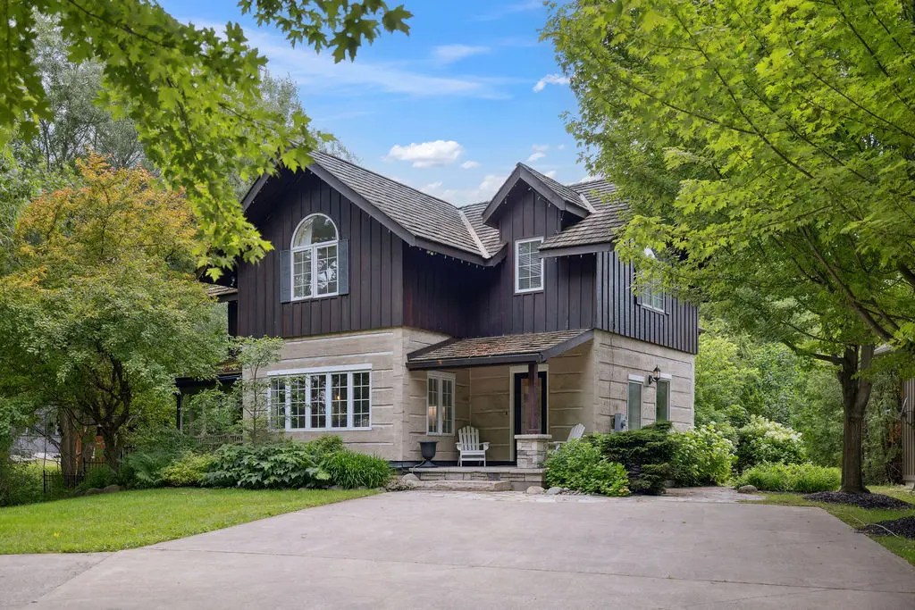 Under $2 million for a Blue Mountains cottage with a pool, a bar, and an outdoor fireplace