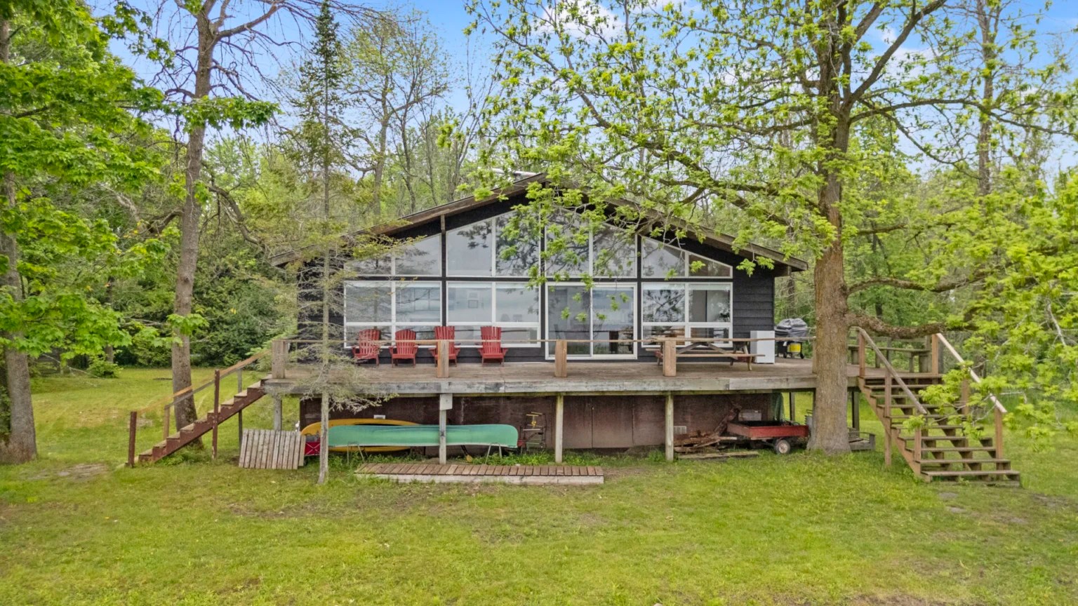 $625K for a Georgian Bay cottage with a bunkie and floor-to-ceiling windows