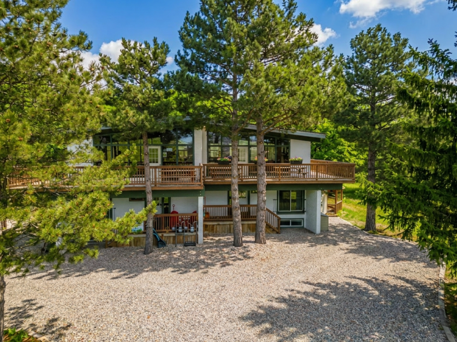$1.29 million for a chalet-style cottage in The Blue Mountains with a wraparound deck