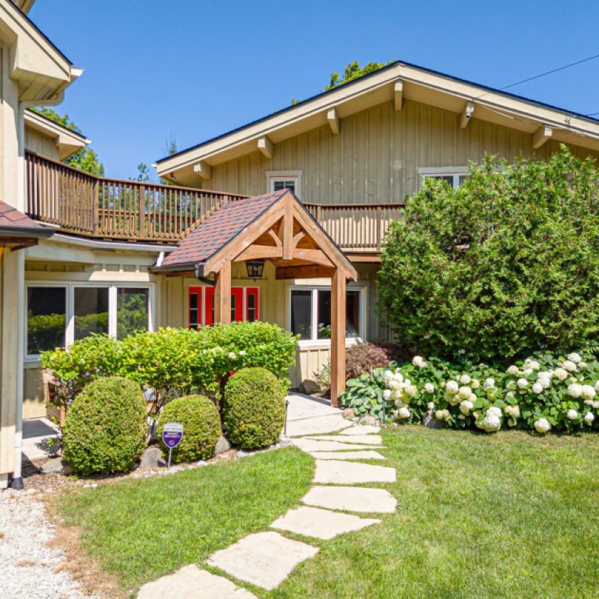 $1.54 million for a move-in-ready cottage with a hot tub in The Blue Mountains