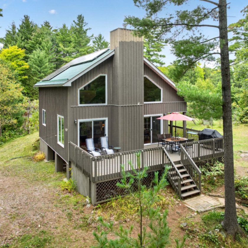 $595K for a turnkey Frontenac cottage that comes with four water vessels