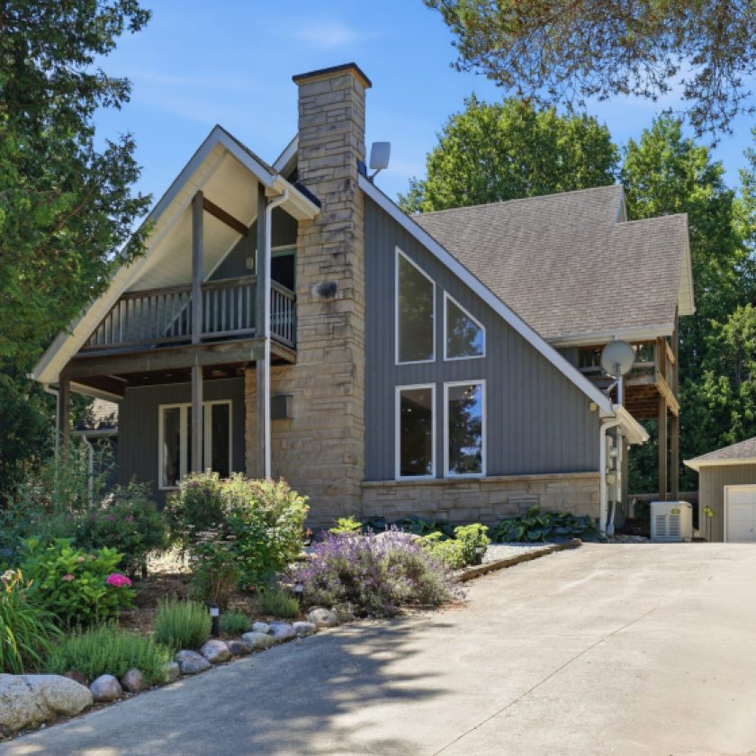 $1.3 million for a Blue Mountains cottage with a wraparound deck that’s just minutes from the beach