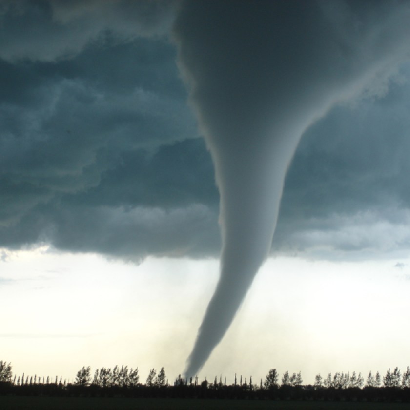 AI-generated photos of tornadoes are becoming common—and experts are worried